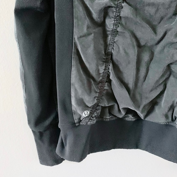 Lululemon Ruched Reversible Jacket 4 - Picture 4 of 8